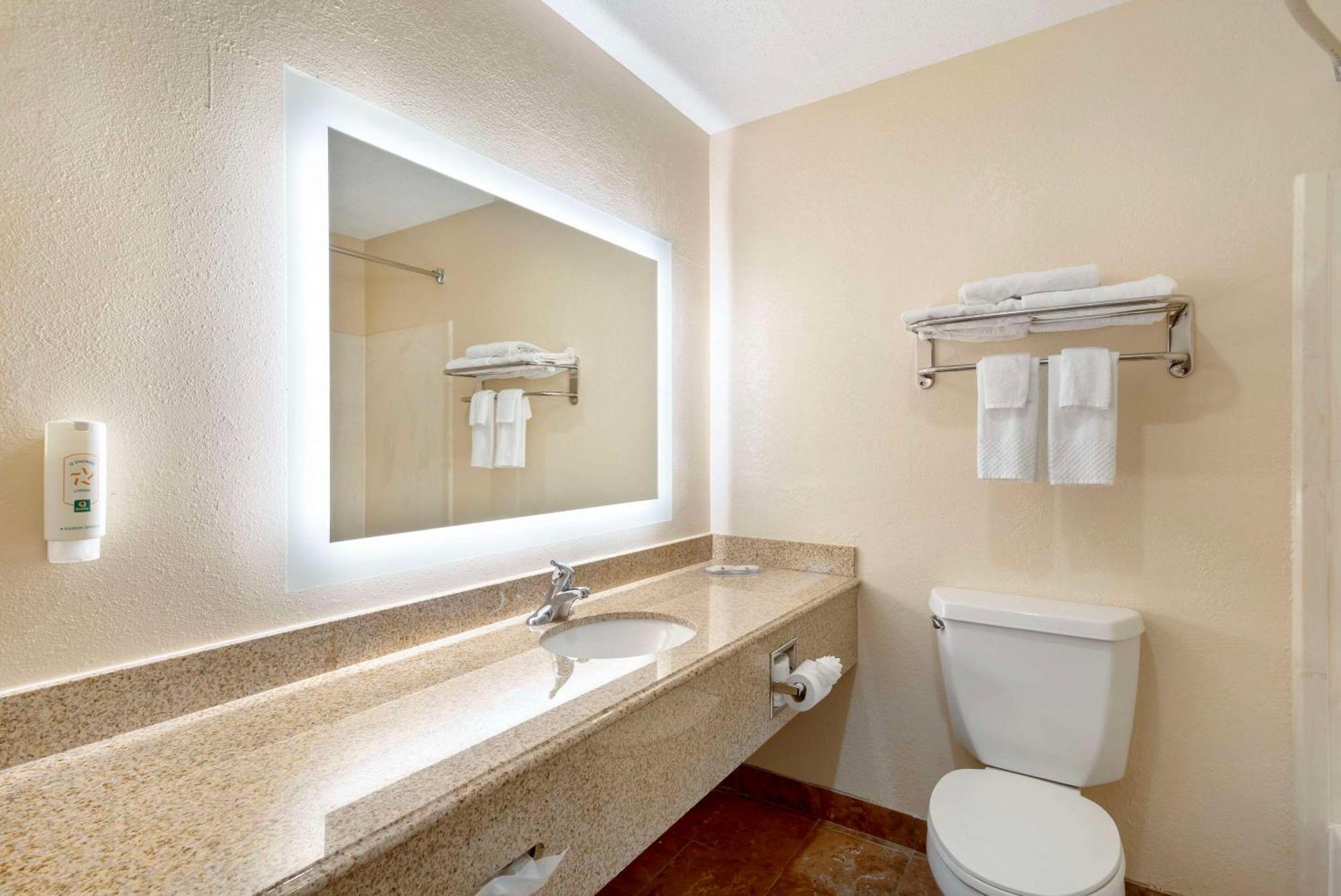 Quality Inn Valley - West Point Zewnętrze zdjęcie